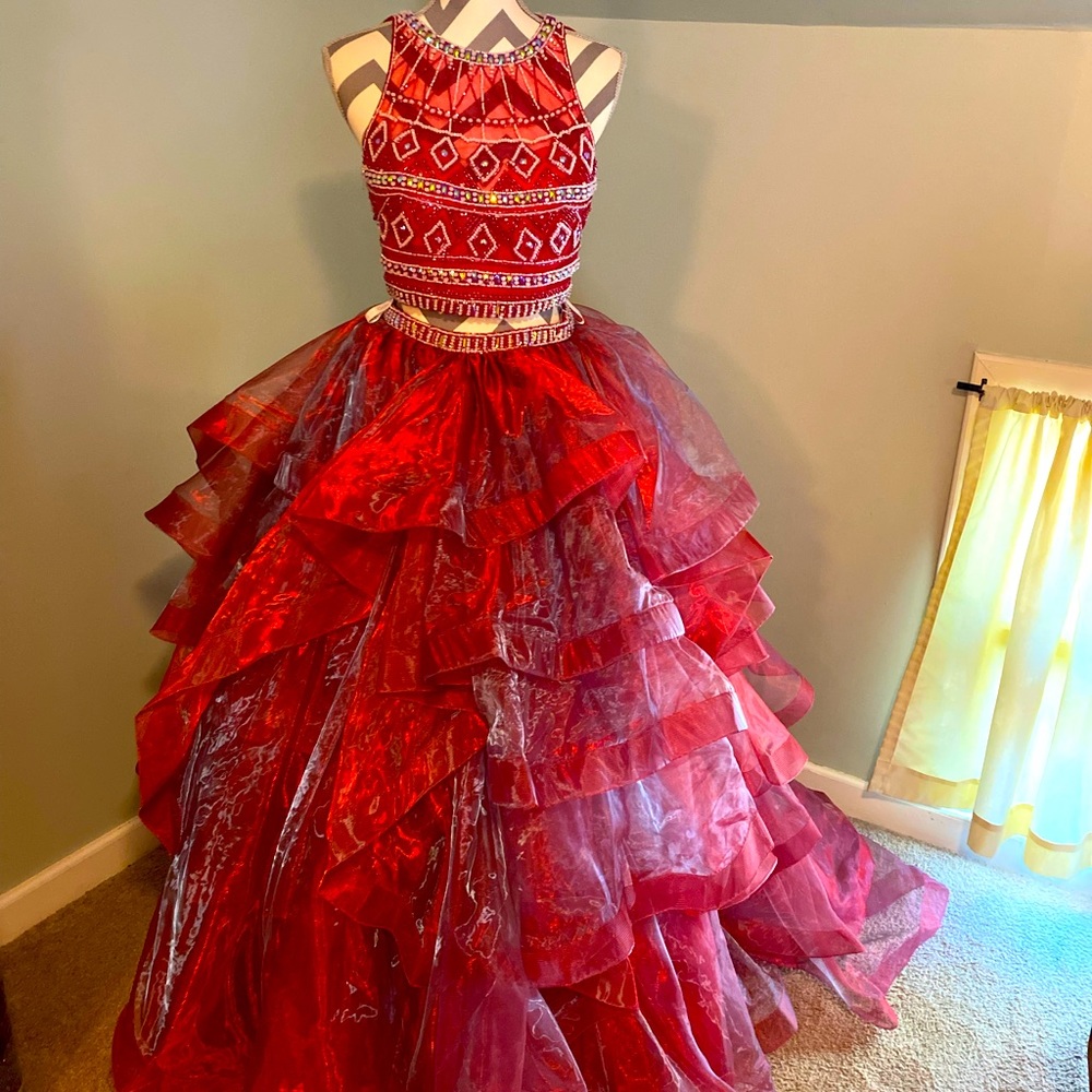 Quinceañera dress that was only worn one time for one day. Size 9